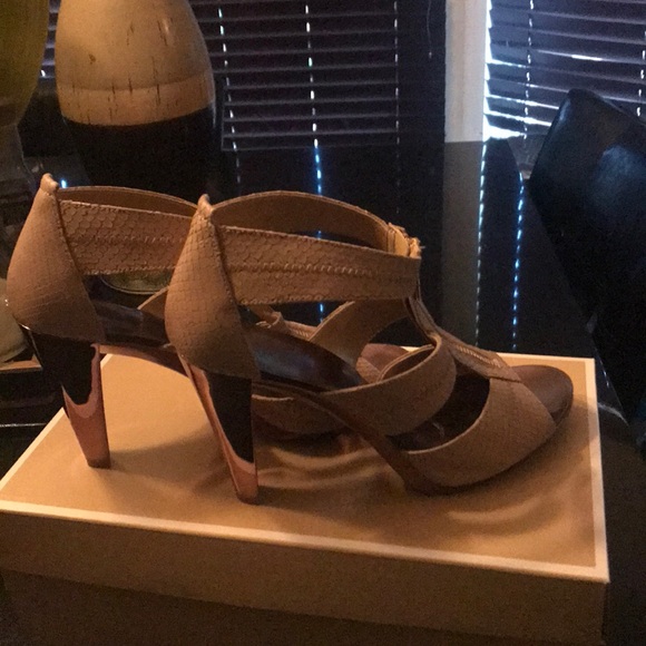 Michael Kors Berkley T-Strap Sandals - Picture 5 of 8